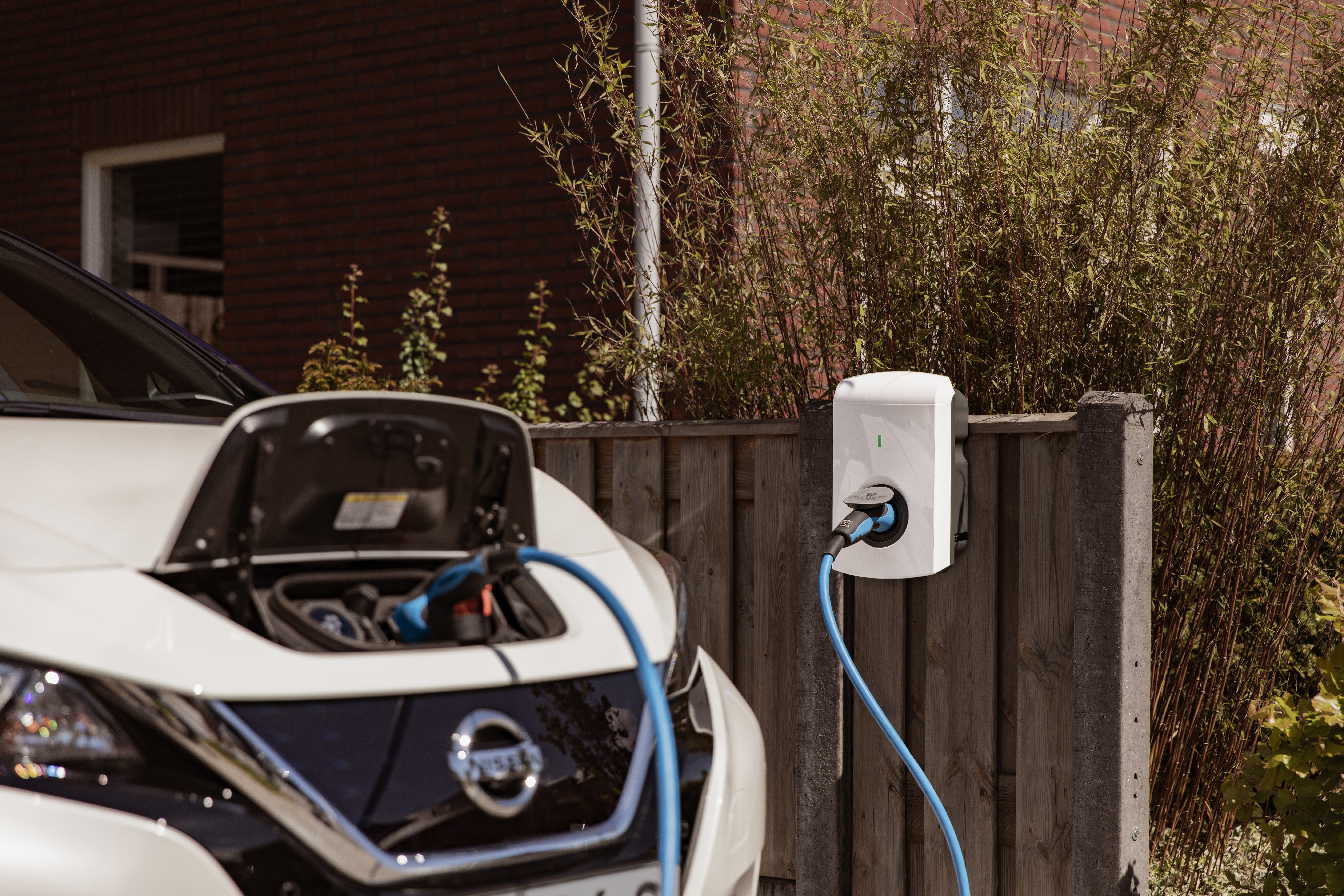 Alfen EV Charging Eve Single S-line white home 2_